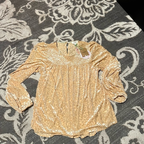 Umgee top long sleeve. New. Size small. Super soft. Cheetah. - Picture 1 of 6